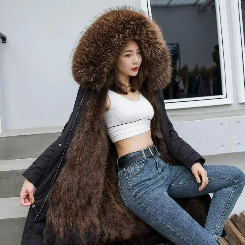 De nieuwe herfst-/wintercollectie 2026 met middellange kunstbontjas voor damesvoering en afneembare driedelige jas