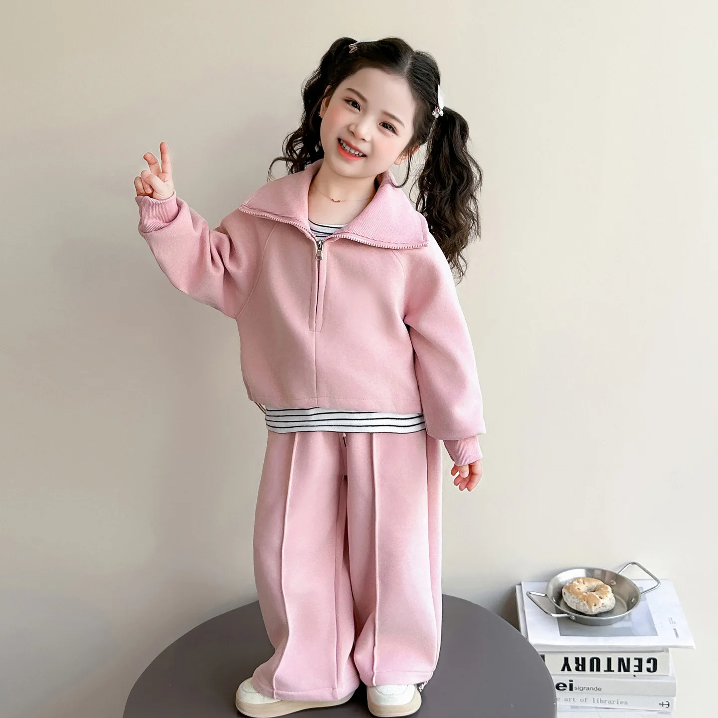 

Комплект из 3 предметов: модная детская толстовка с капюшоном для девочек, весна-осень 2026, и спортивные брюки с широкими штанинами для малышек