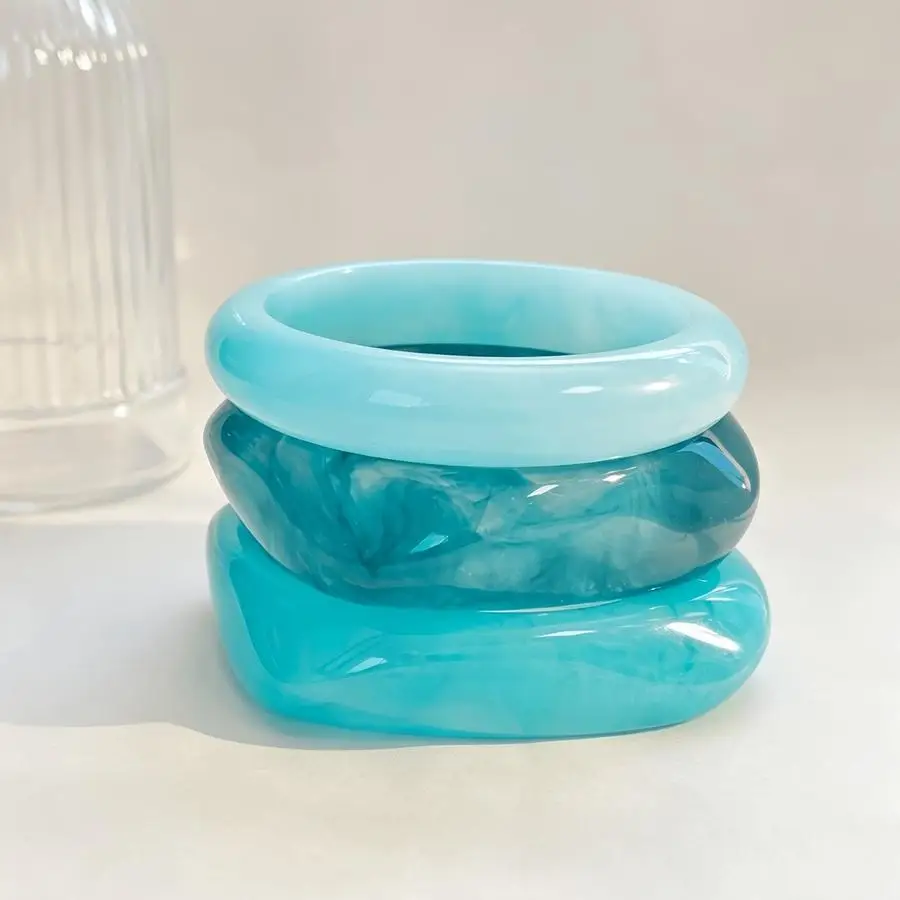 1/5/10/20/50/100pcs Set of Women'S Blue-Green Gradient Swirl Thick Resin Bangle, Edgy Irregular And Perfect Round Glossy Styles