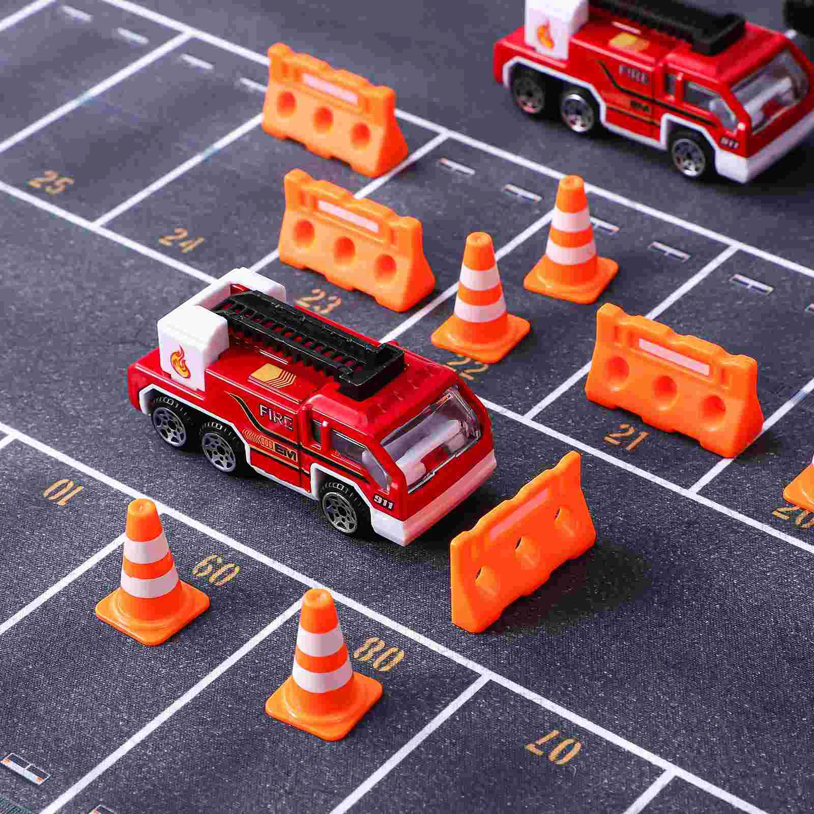 24 Pcs Parking Lot Road Signs and Roadblocks Mini Cones Halloween Traffic Early Education Toys Plastic