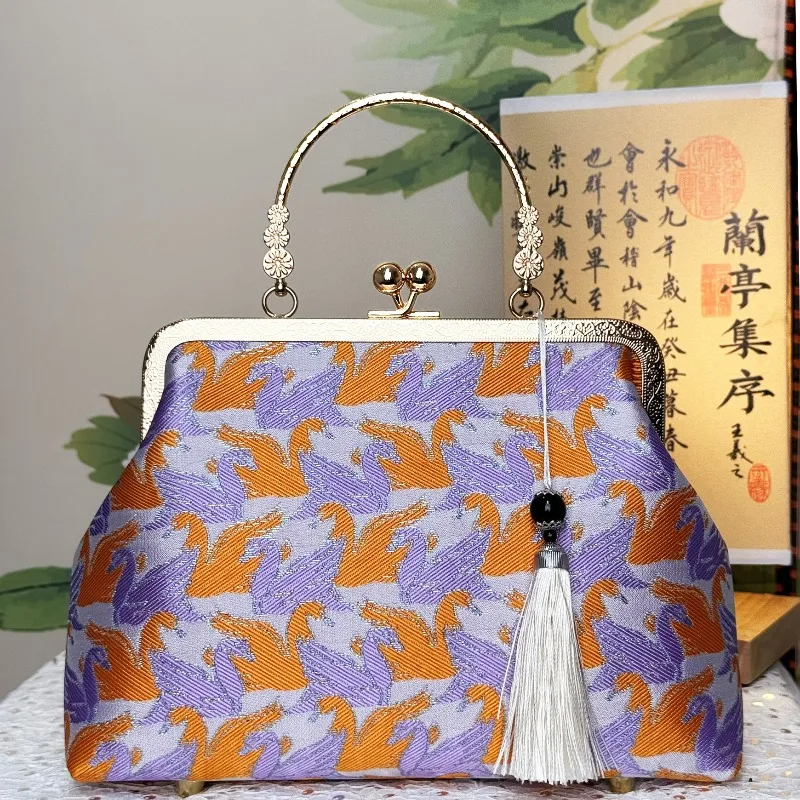 Ladies Embroidery Dinner Portable Clip Shell Bag 2026 Colored Cross-border Chain One Shoulder Crossbody Bag Cheongsam Handbag