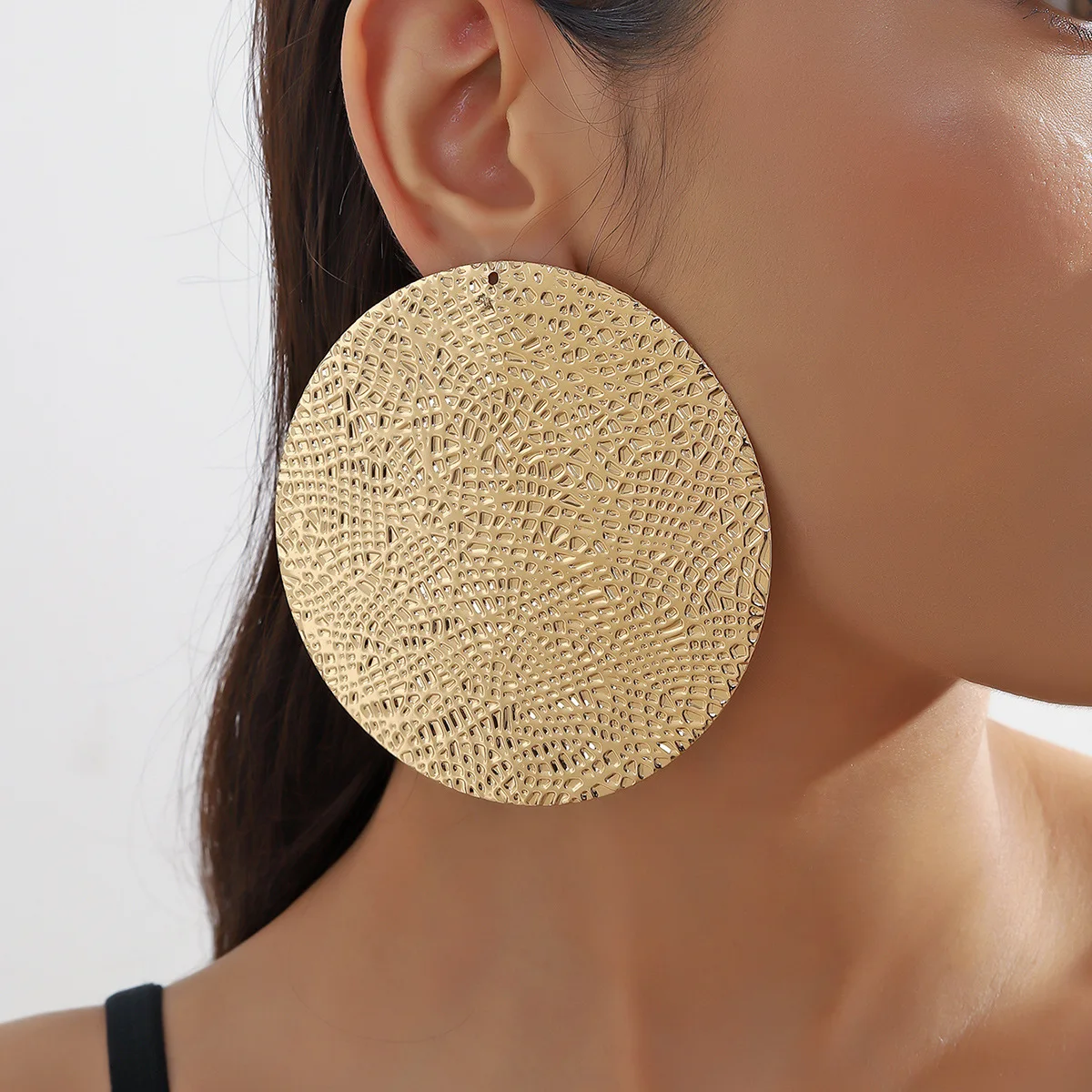 European and American fashion, simple and exaggerated round leaves, a variety of large earrings, women's gorgeous wind earrings