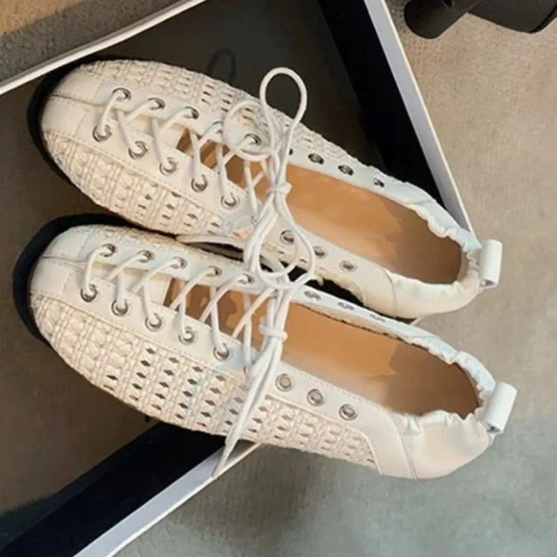 

Хит продаж: Летние женские сандалии 2026 из натуральной кожи с перфорацией, дышащие, с острым носком, на плоской подошве, повседневные