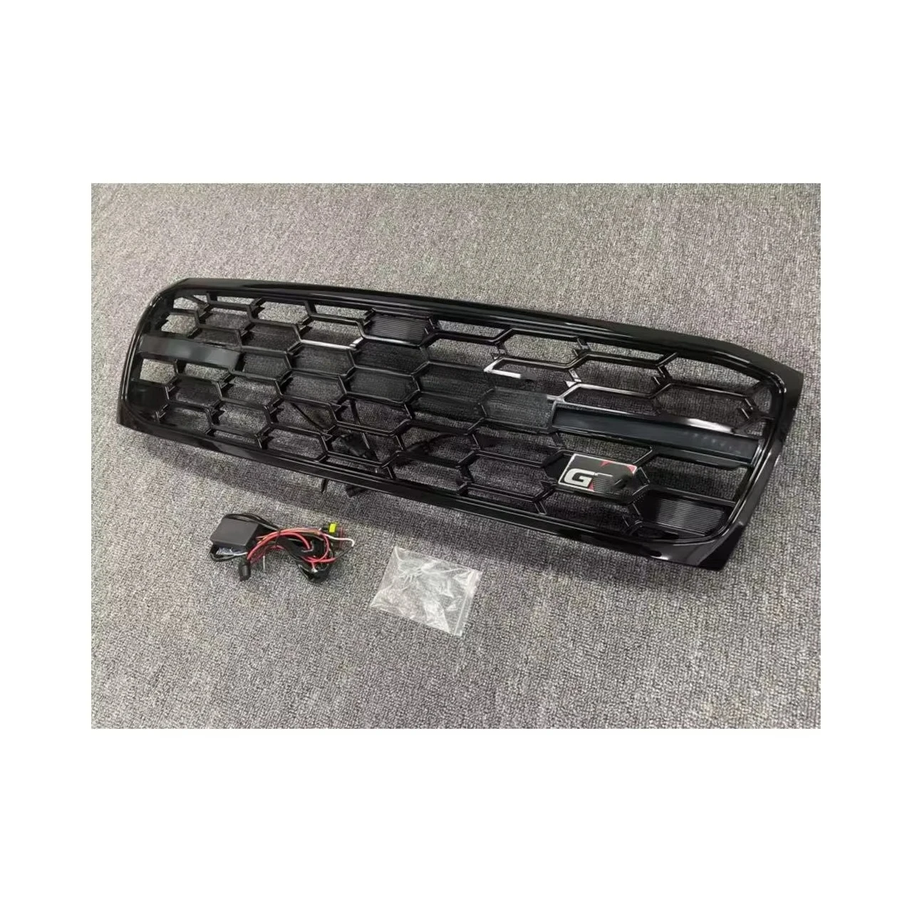 

Для Toyota Land Cruiser LC100: Передняя решетка радиатора GR TYPE FJ100