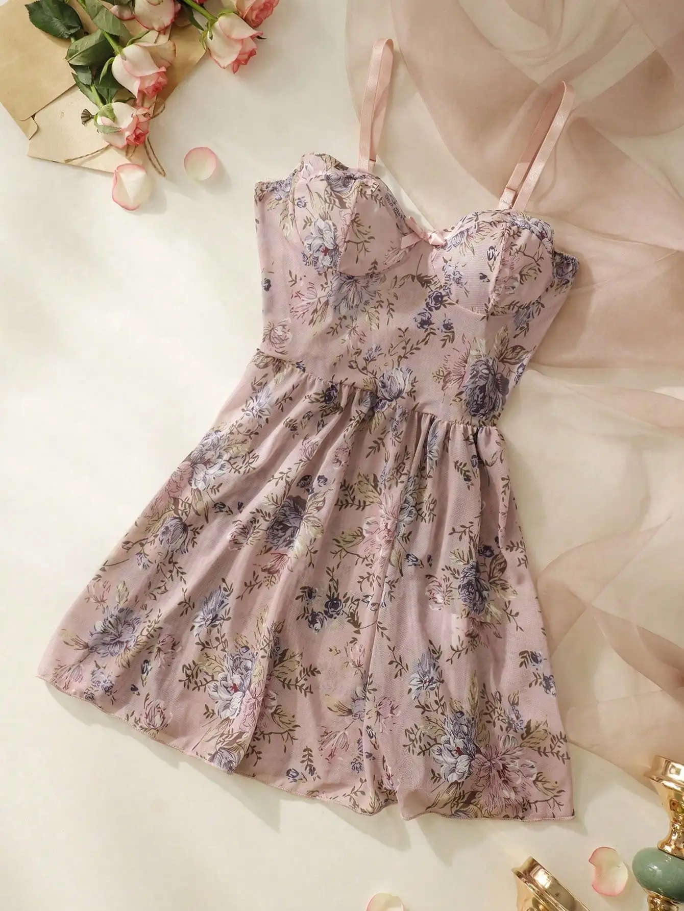 

Розовая ночная сорочка-камисолька с цветочным принтом и бантом спереди для женщин