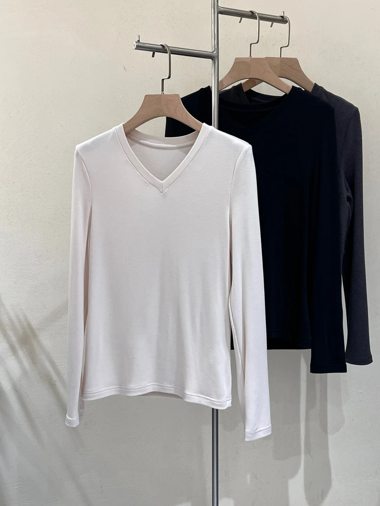 

Women Bottoming Shirt Fleecing Winter Slim Basic Long-Sleeved T-Shirt Thin V-Neck Solid Color Inner Warm Tops