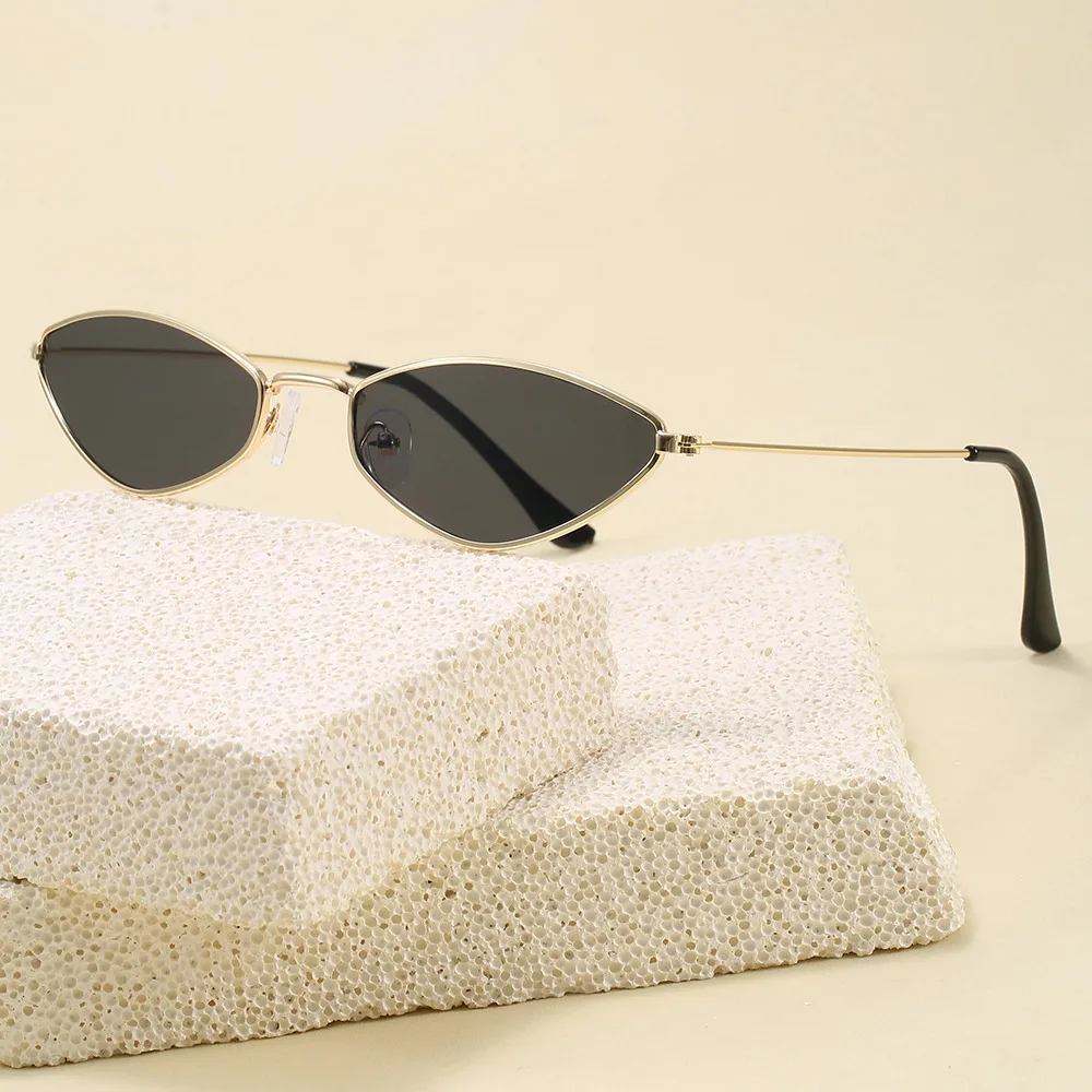 Cat Eye Shape Sun Glasses Women Vintage Style Korean Fashion Sunglasses for Men Model Show Performance Female Sunglass
