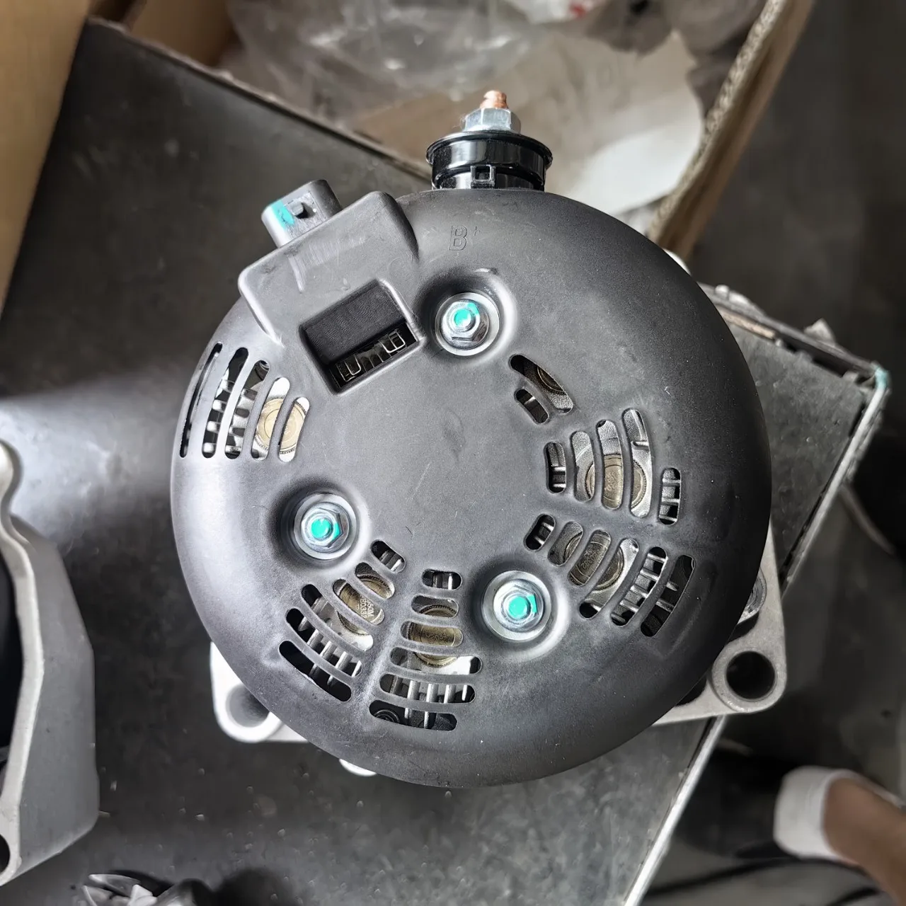 

84143540 ТН10421-1190 ТН 104211190 Генератор для Escalade 6.2 2014-2020 14 В 220 А