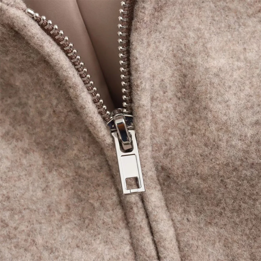 เสื้อแจ็คเก็ตนักบินสั้นสไตล์ยุโรปและอเมริกาสำหรับผู้หญิง คอลเลคชั่นใหม่ ฤดูใบไม้ผลิ 2024 เนื้อผ้านุ่ม