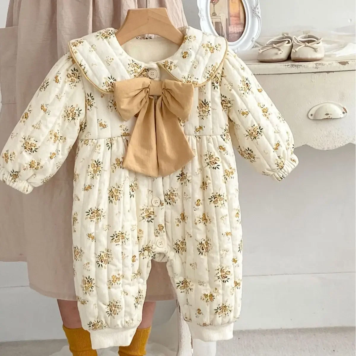 Winter Thickened and Warm Baby Jumpsuit, Sweet Floral Bow Long-sleeved Romper, Plus Velvet Crawler Suit for Baby Girls