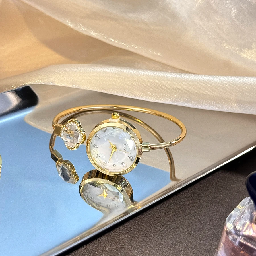 ساعة جديدة بسوار من اللؤلؤ، ساعة يد فاخرة وخفيفة الوزن، ساعة نسائية، ساعة مجوهرات صغيرة مفتوحة