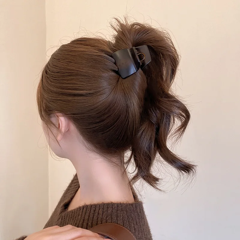 Hochwertige Haarspange aus Schildpatt. Hochwertiges Haarverlängerungs-Fixiergerät für hohe Pferdeschwänze. Langanhaltende Styling-Haarschmuckstücke für Elegante Frisuren – Detail 2
