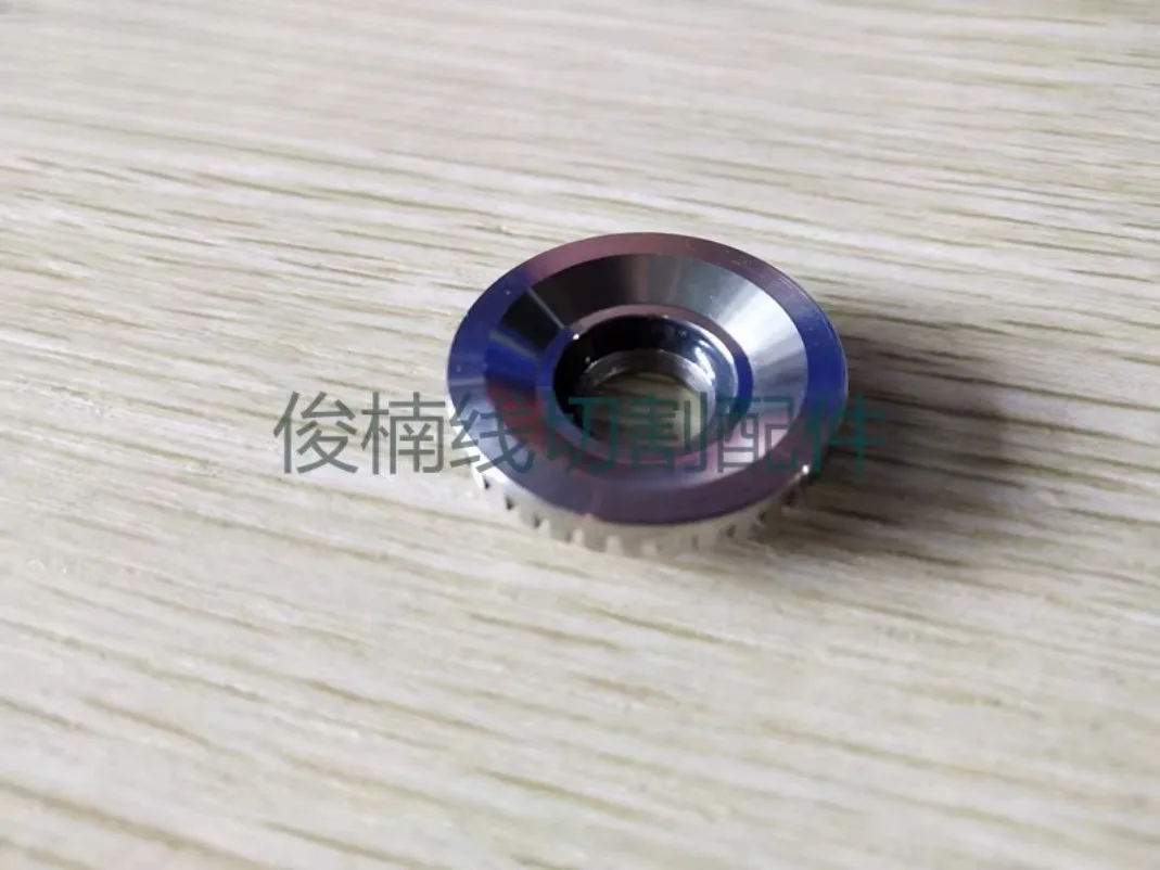 834.684, 199.272, 199.272.6 590199272   ينطبق الفوهة على آلة قطع الأسلاك Agie، وفوهة التدفق #3