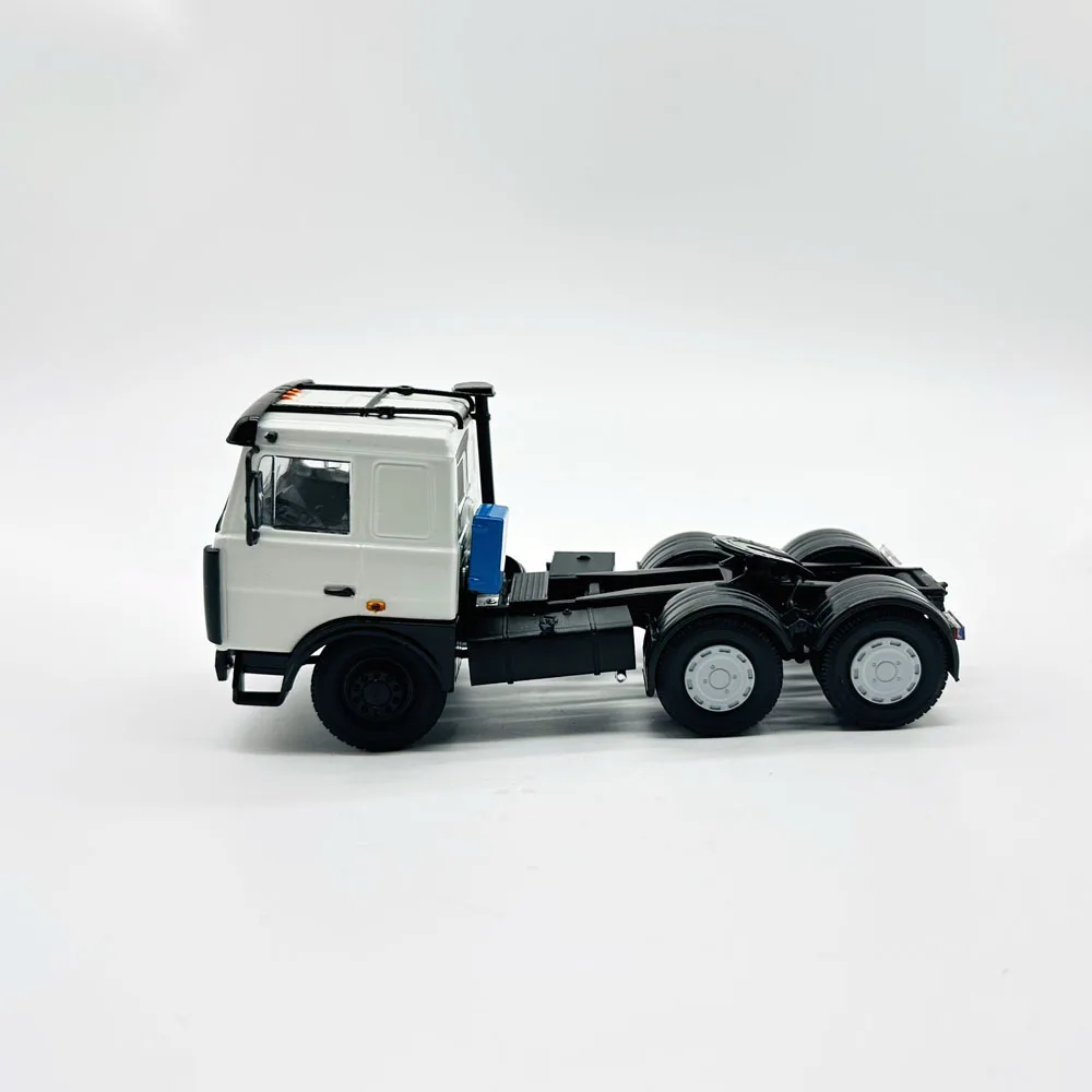 

Aist-M 1/43 Scale Die-Cast Model Car Prime Mover Truck Auto History 6X3 Russia Maz 6430 Birthday Gift Toy Scene Decoration