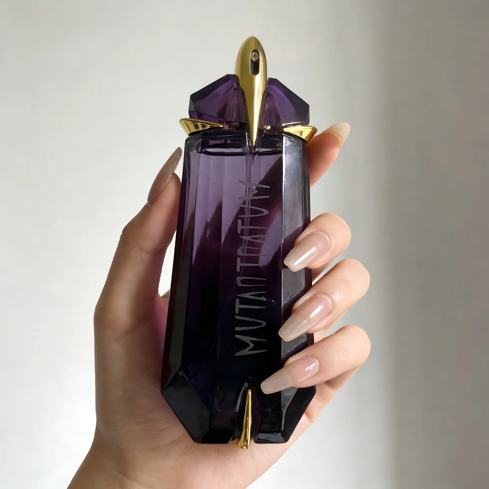 

Mutant The Refillable Stones Unisex Perfume - Rich Amber & Floral Notes, Ideal Gift for Any Occasion