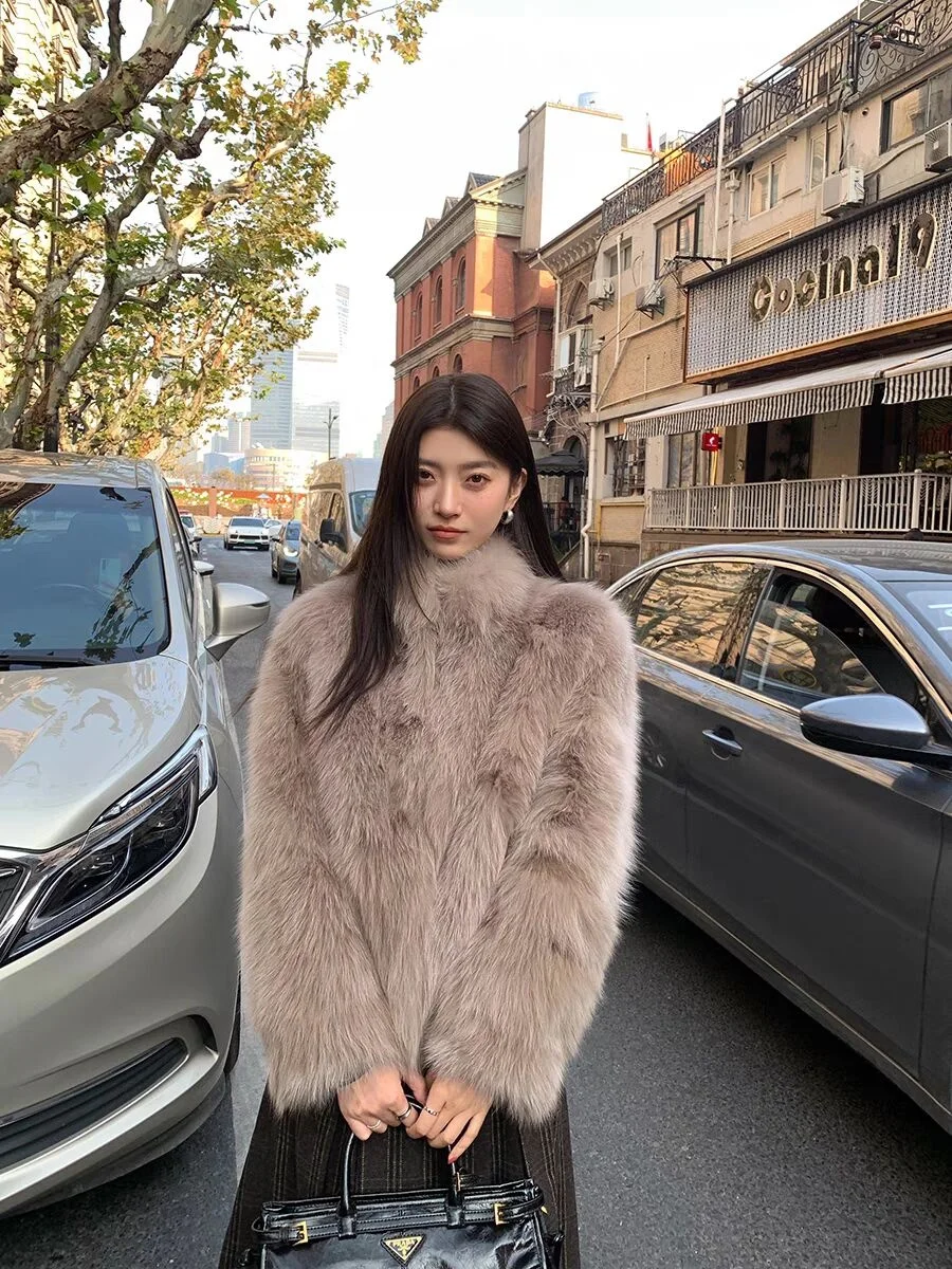 Eco-Friendly  Fur Coat Women's ort Stand Collar Young Sle Inteated Skin And Fur Warmth And Sle Winter 2025