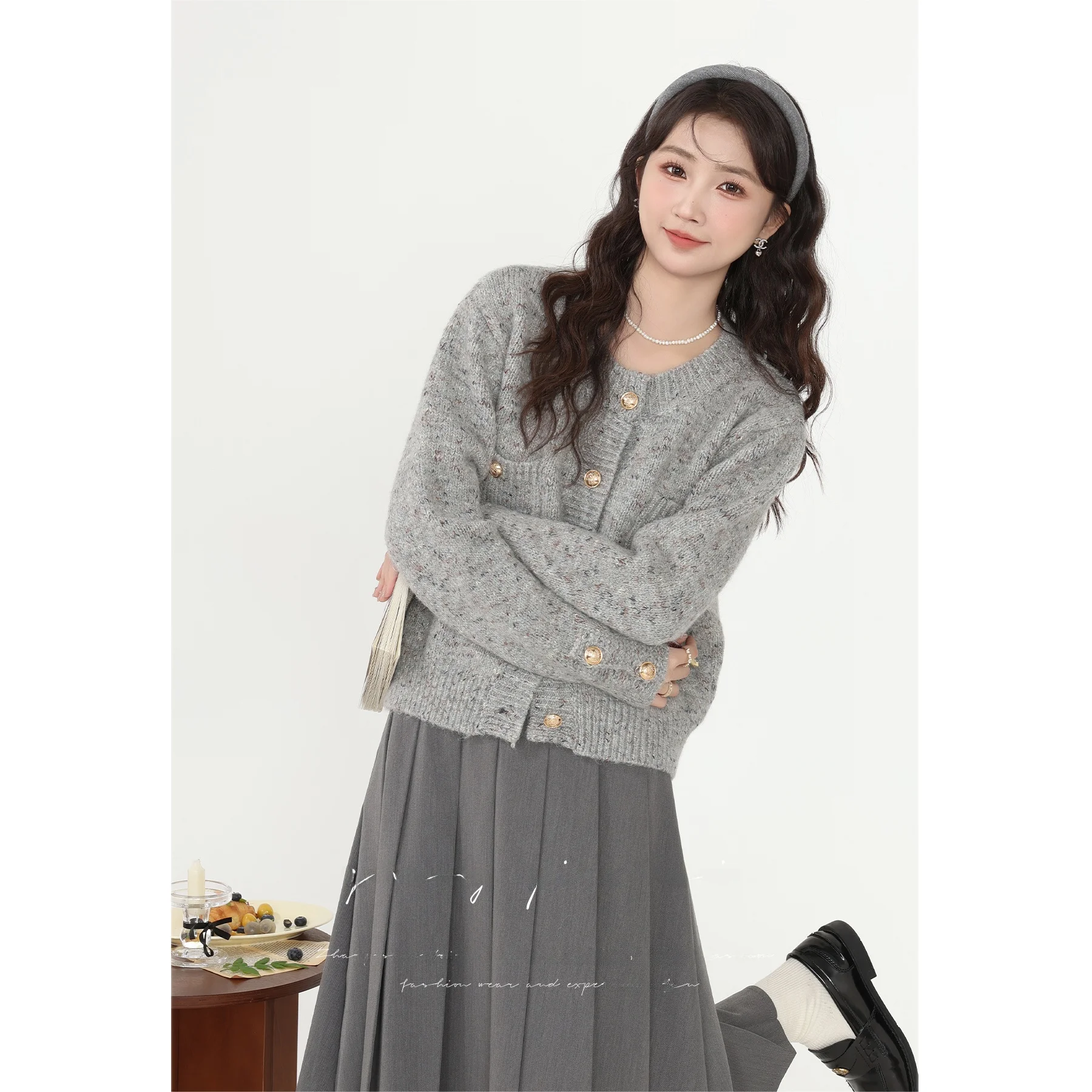 

Осенний новый женский круглый открытый кардиган, свитер с высокой талией, плиссированная юбка, комплект, модный и элегантный наряд