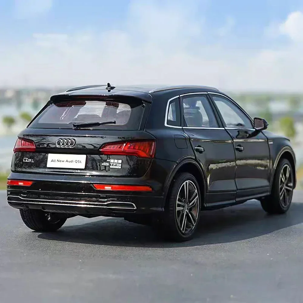 Original Die-cast 1:18 Scale 2018 FOR Audi Q5l New Q5 Suv Simulation Alloy Car Model Collection Home Decoration Metal Ornaments