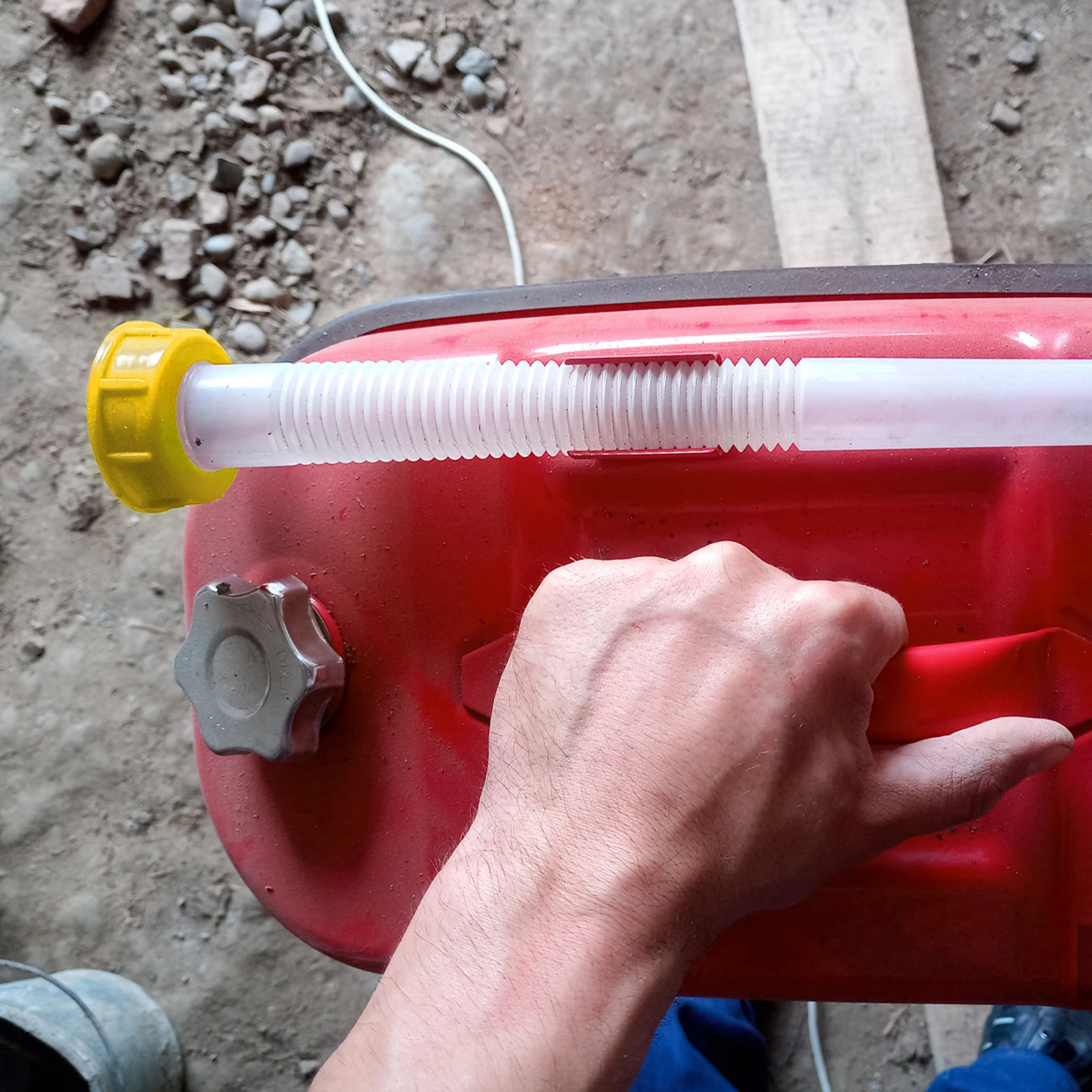 

1pcs Flexible Universal Fuel Nozzle Lightweight Portable Easy Pour For Plastic Oil Cans No Drip Design Suitable For Lawnmowers