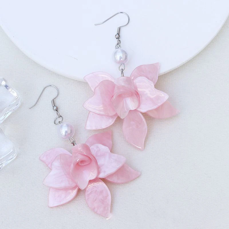 

Unique Acrylic Pink Flower Exaggerate Earrings Elegant White Big Flower Drop Earrings For Women Summer Floral Statement Jewelry