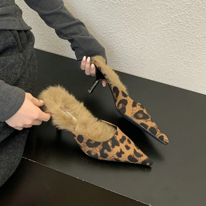 

Мюли на высоком каблуке, женская обувь, осенне-зимние тапочки с кроличьим мехом, сексуальные шлепанцы с острым носком, винтажные туфли-лодочки без шнуровки, леопардовые, коричневые, черные