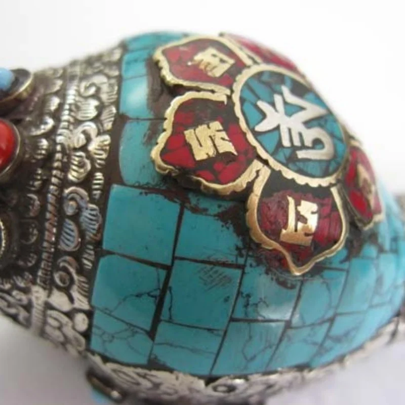 Old Xizang Tibetan Buddhism Supplies Handmade turquoise six word motto Conch statue decorations exquisite handicraft