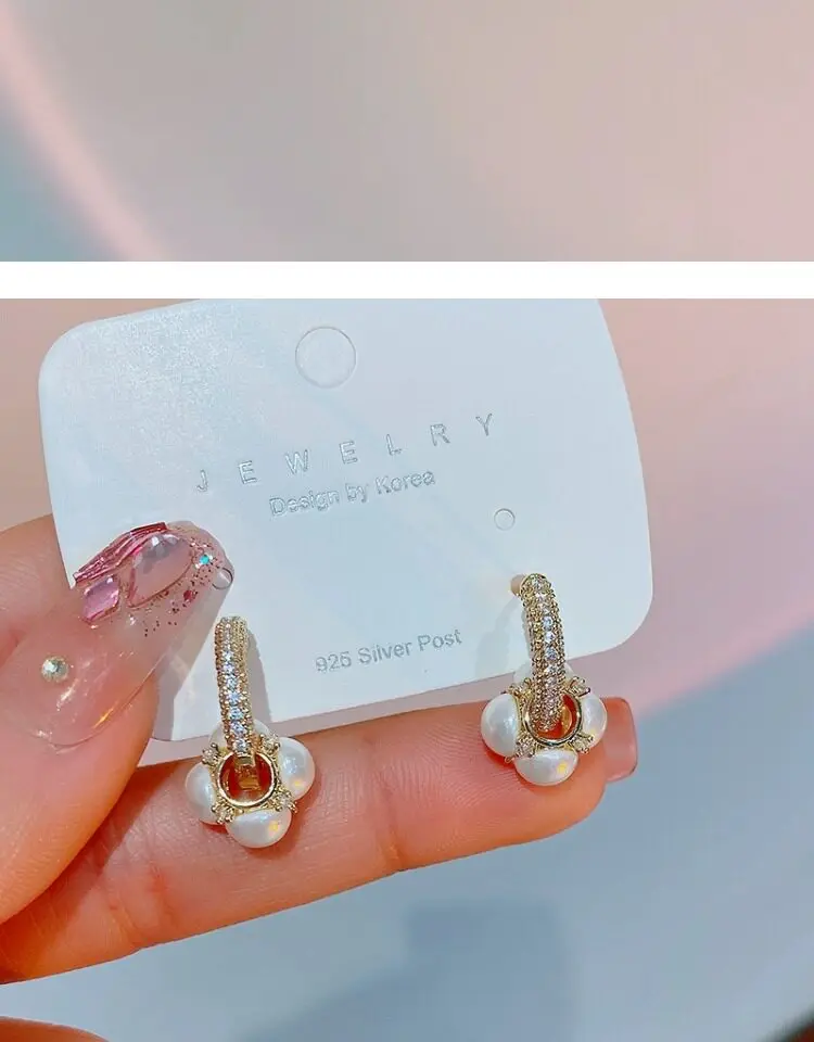 Neues Design, luxuriöser, mikropavébesetzter Zirkon-Ohrring mit Goldfarbenem Verschluss und künstlichem Perlenanhänger für Damen, vielseitiges Schmuck-Accessoire – Detail 14