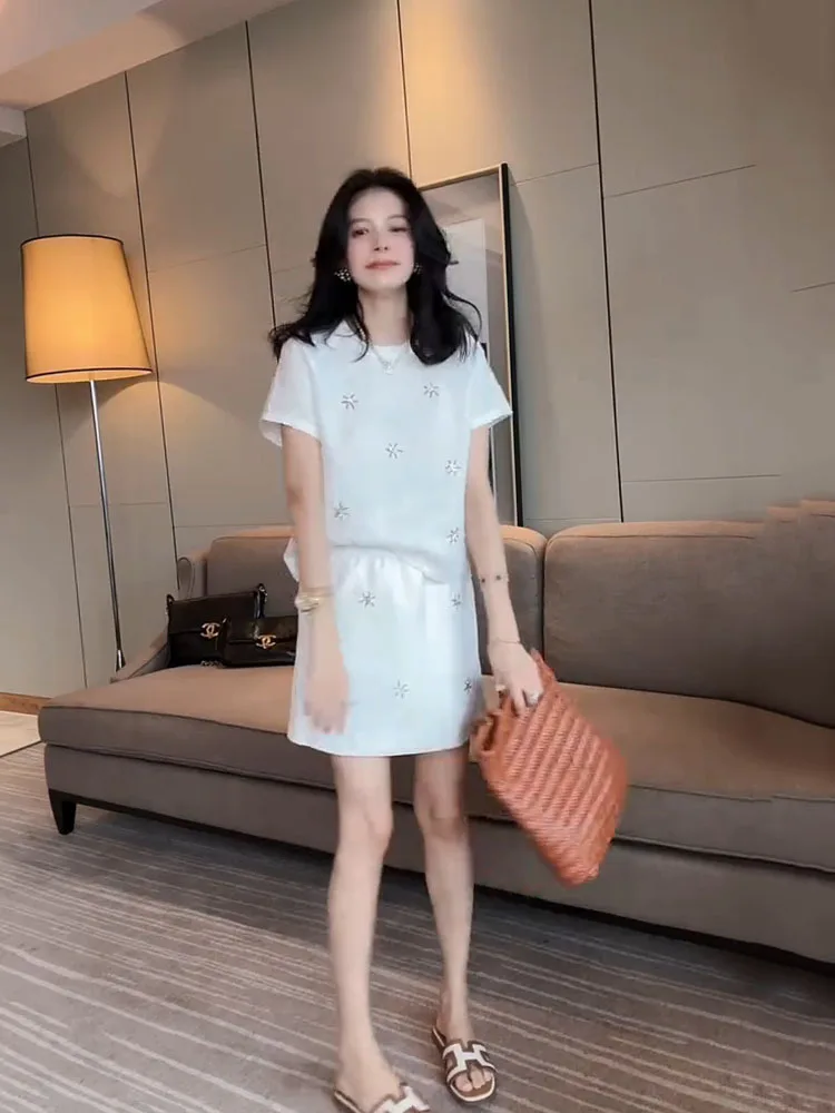 

Women's 2025 summer new item linen heavy industry nail bead embroidery slimming top short skirt fashion two-piece set