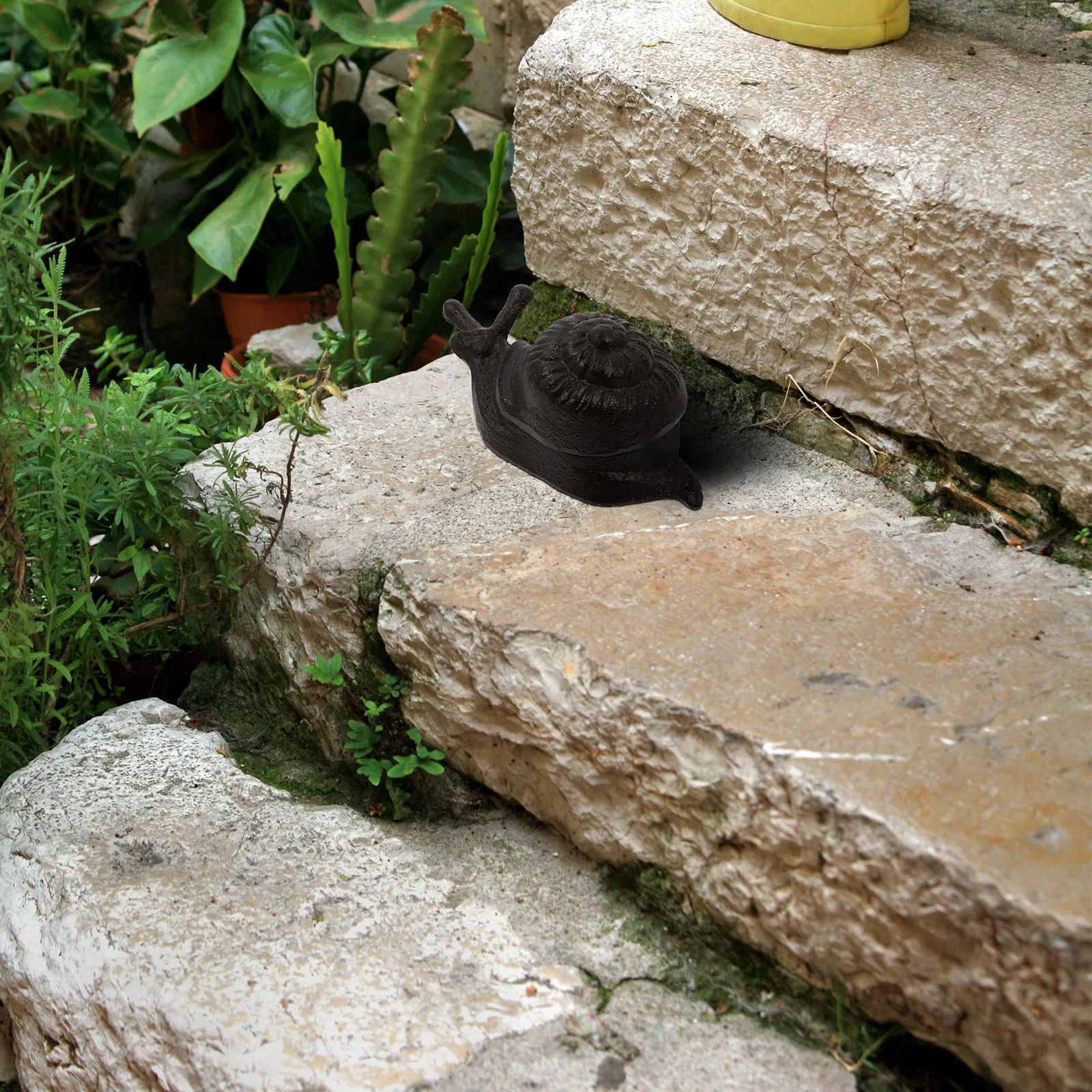 simulation-snail-key-holder-cast-iron-key-storage-garden-decoration-hider-garden-decoration-stone-storage-case