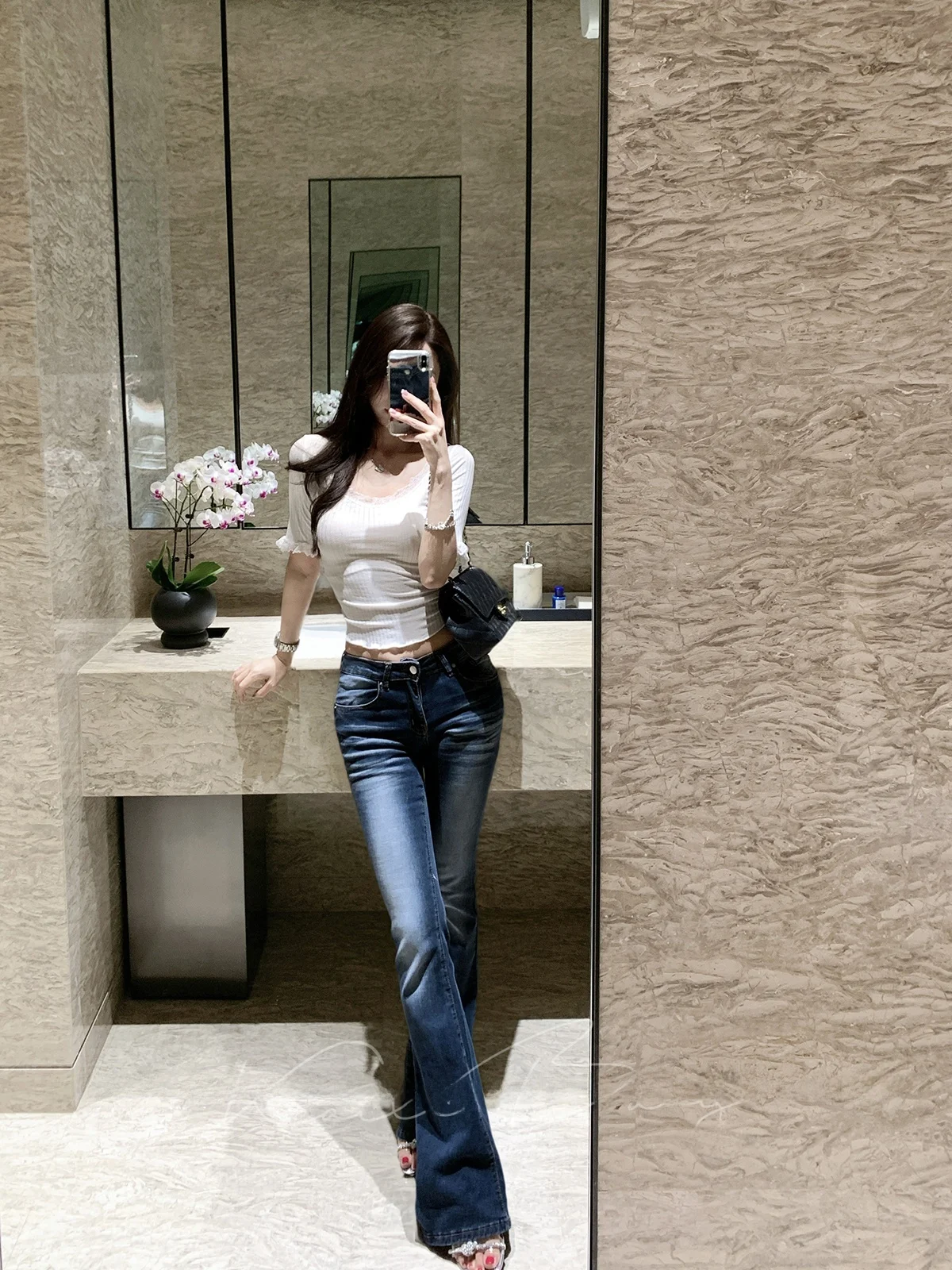 

Женские джинсы с низкой посадкой, облегающие, с эффектом потертости, слегка расклешенные, длинные, повседневные, на молнии, с широкими штанинами