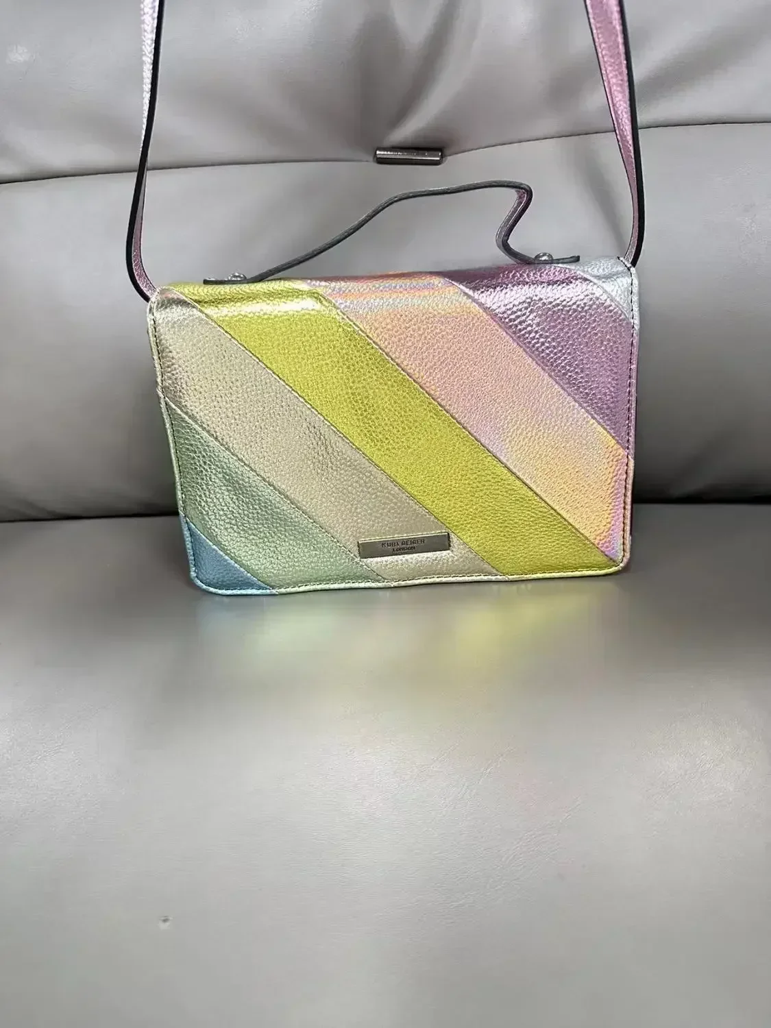 Kurt Geiger London, bolsos de arcoíris, cartera para mujer, bolso de lujo de arcoíris, bolsos de mano para mujer, bolso de diseñador, bolsos con cinturón, joyería grande