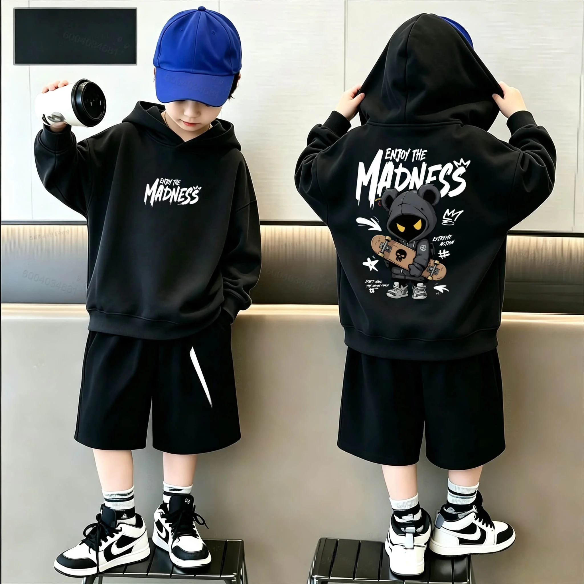 Modisches, trendiges Kinder-Kapuzen-Sweatshirt mit Bärenmotiv. Ein bequemer und weicher Pullover für Jungen, Mädchen oder Babys. – Detail 14