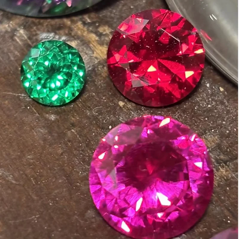 2 Stück/Set, roter Rubin, rosa Rubin, 15,0 mm, großer, runder Schliff, bestanden UV-Test, Mohs-Härte, Edelstein für Schmuckherstellung/Sammlung/Geschenkstein. – Detail 1