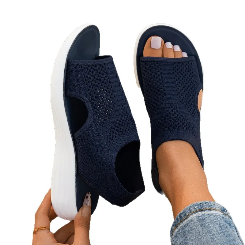 New flat fly woven sandals trend 2026 fashionable breathable soft sole summer casual women's beach shoes