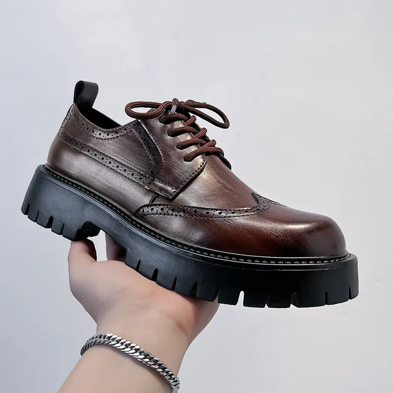 Moda uomo abito da festa di nozze scarpe con plateau stringate scarpe brogue intagliate in pelle originale scarpe da ginnastica marroni nere calzature alla moda