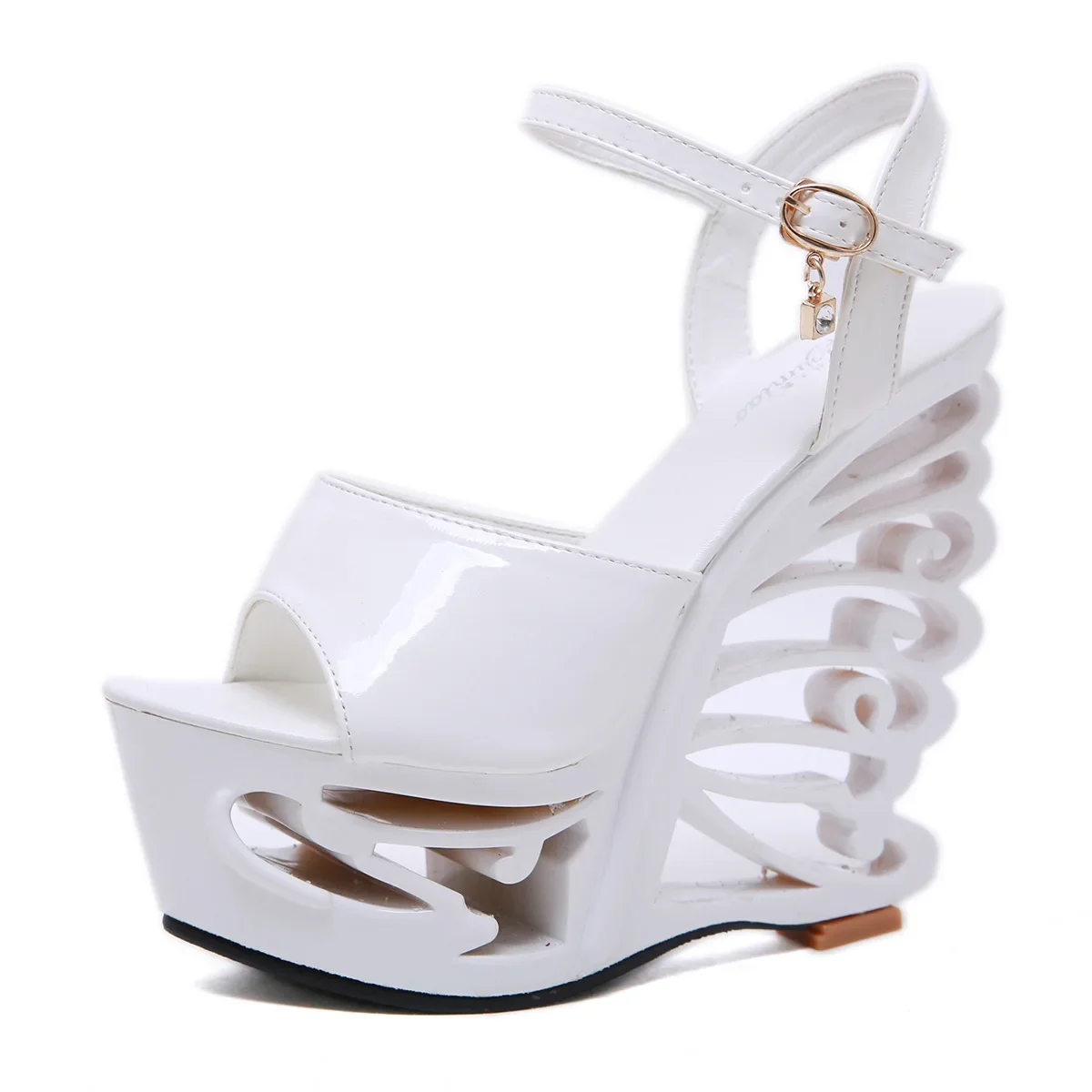 Neue Damen-Sandalen aus Lackleder mit Metallschnalle, Keilabsatz, Plateau und Wasserförmigem Absatz, Ultra-High-Heel-Pantoletten