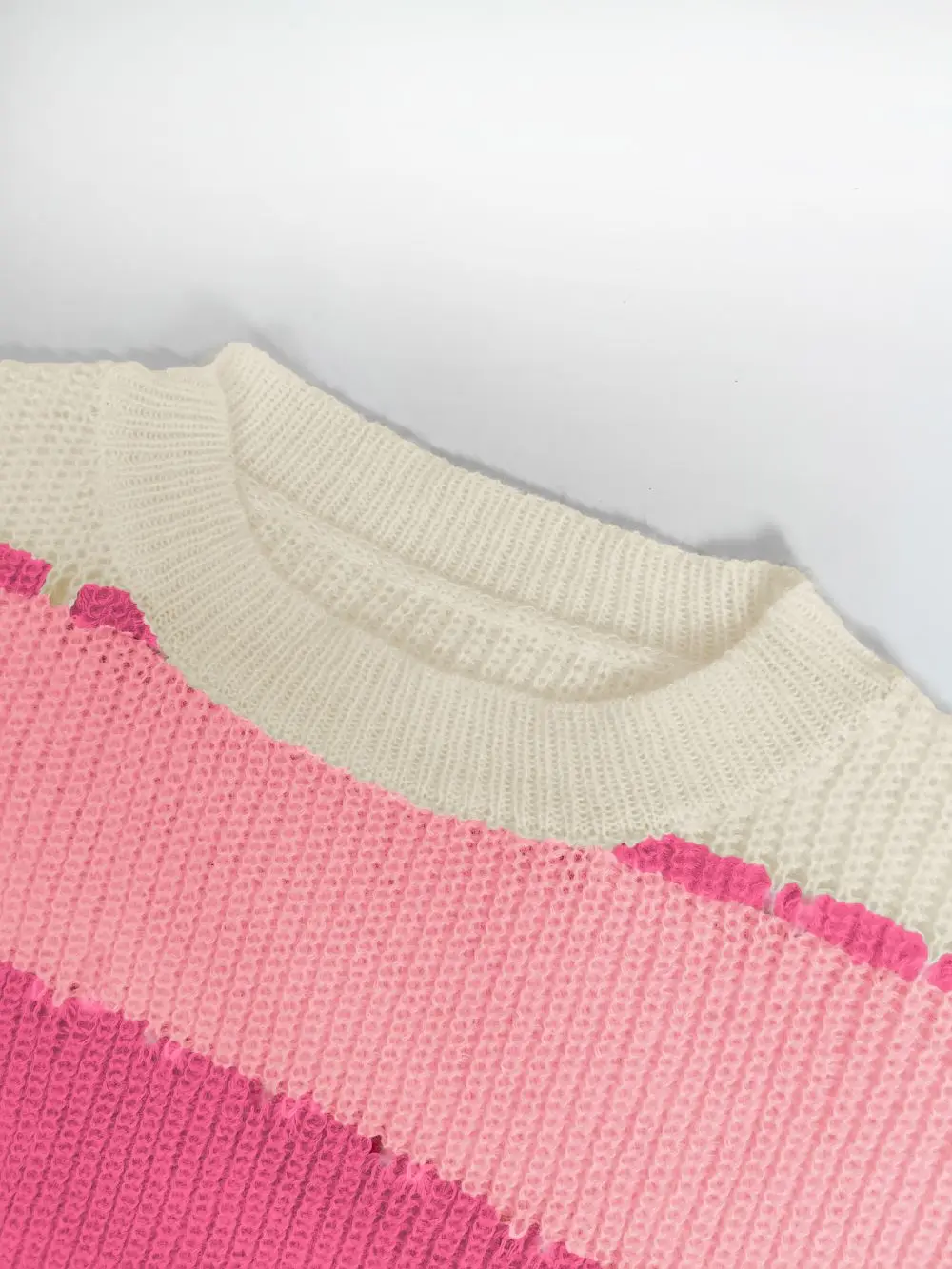 Korean lazy pink sweater 2024 Autumn/Winter design sense of color contrast round neck stripes outside the top woman