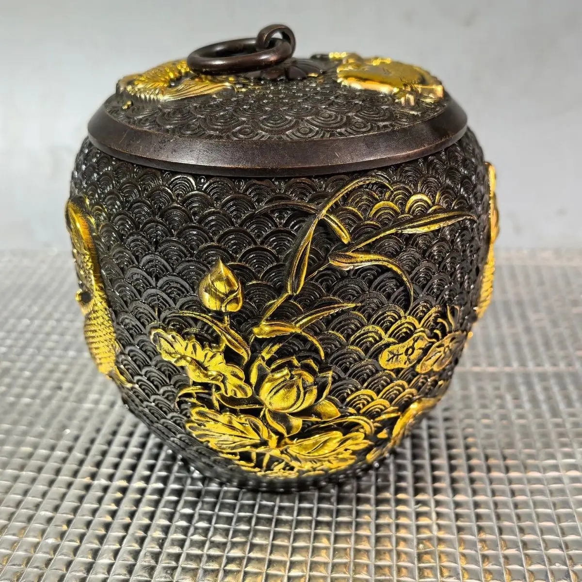 bronze collection lotus tea can, exquisite craftsmanship, mellow pulp, complete gilt ornament home
