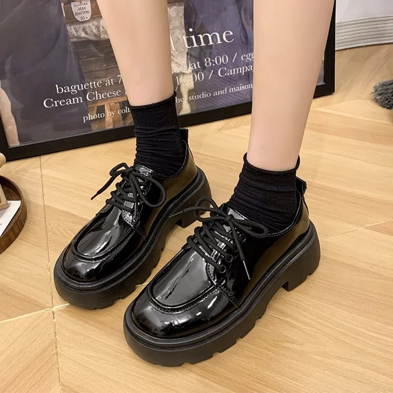 2024 donne primavera New Black Platform Flats Shoes mocassini da donna Slip on Boat Shoes Designer Casual Leather Oxfords