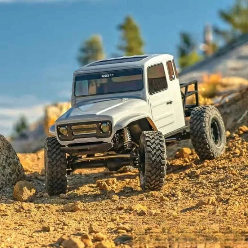 RTR electric four-wheel drive remote control professional RC climbing car, gray-white