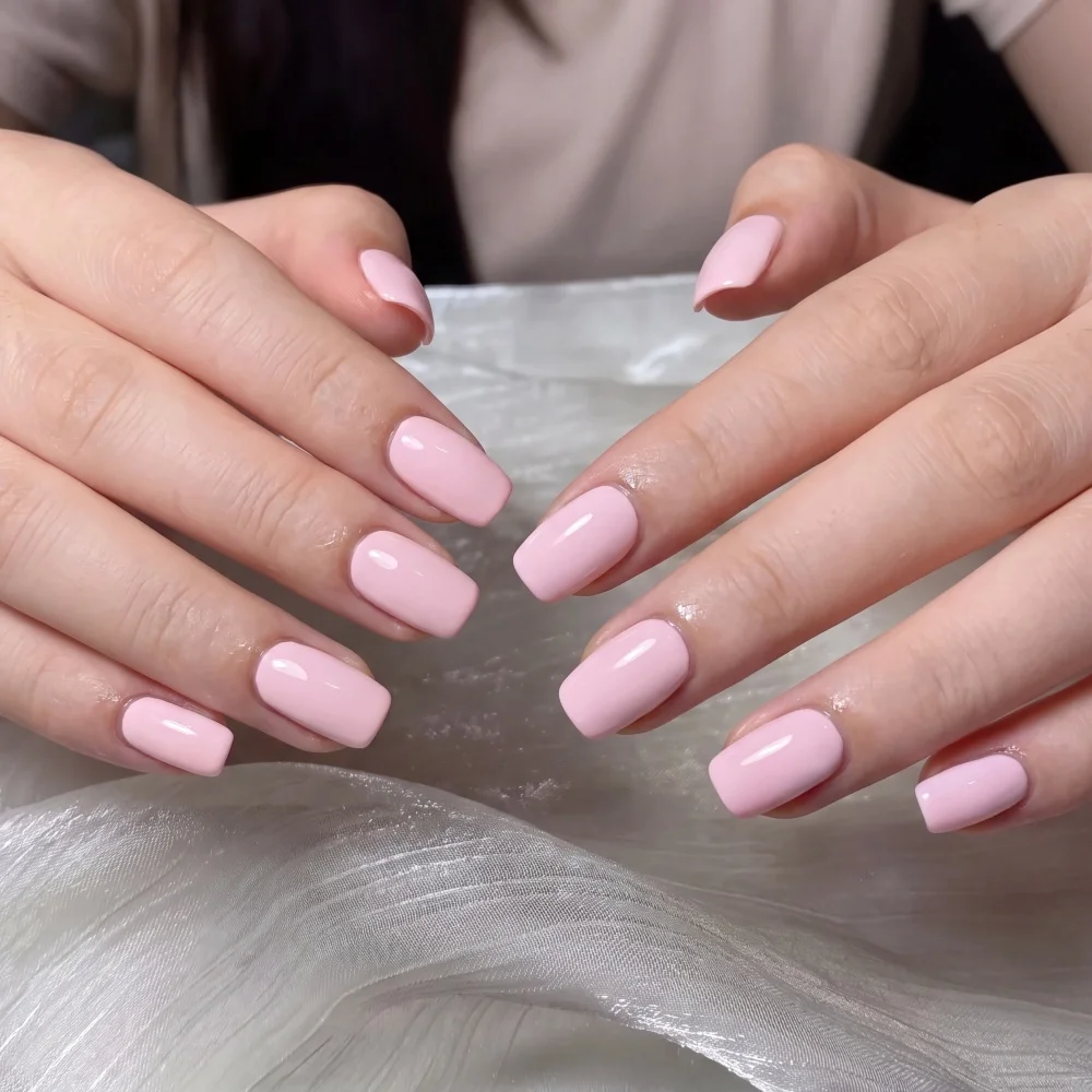 Visuatia Baby Pink Gel Polish, a gentle light pink, feels soft on the hands, compatible with UVLED nail lamps, salon-grade nail polish, removable formula, long-lasting and not easy to peel off, easy to use for beginners, suitable for various occasions to create a clean and soft nail surface.