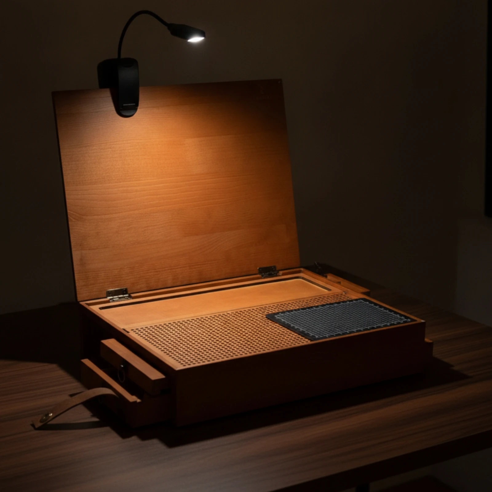 Model Building Workbench Wooden Portable Workbench with Lamp Worktable with Light Compact for Hobbyists, Tabletop, Desk