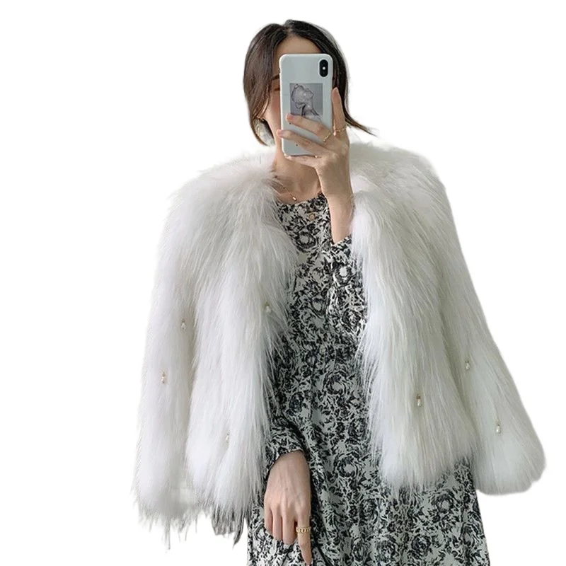 معطف فرو الثعلب الصناعي 2025 خريف شتاء جديد إمرأة تقليد فرو الراكون حجم كبير دافئ قصير أبلى معطف خارجي غير رسمي على الموضة النسائية