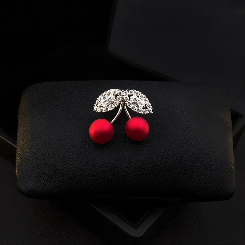 

Luxury Small Cherry Brooch for Women Suit Fashion Red Fruit Lapel Pins Clothing Accessories Fine Jewelry Wedding Gifts 1532