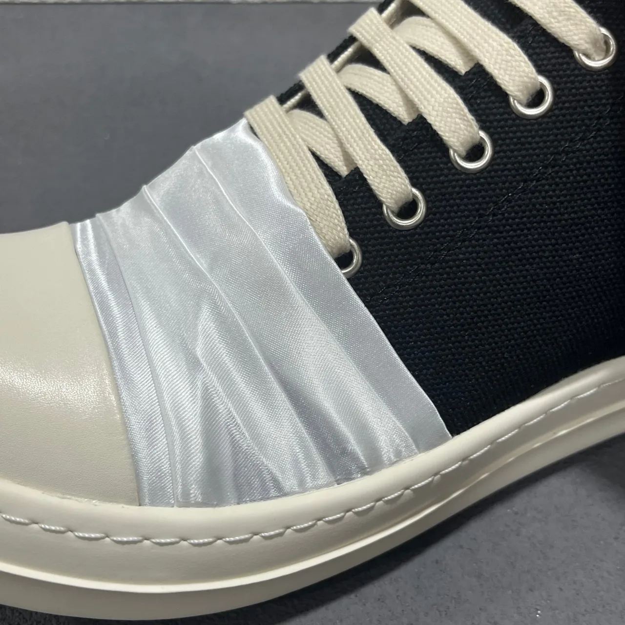 Unisex Black Canvas High Top Low Top Shoe Sneakers Lace-Up White Pleated Fabric  Luxury Flat Ankle Boots Casual Sneakers