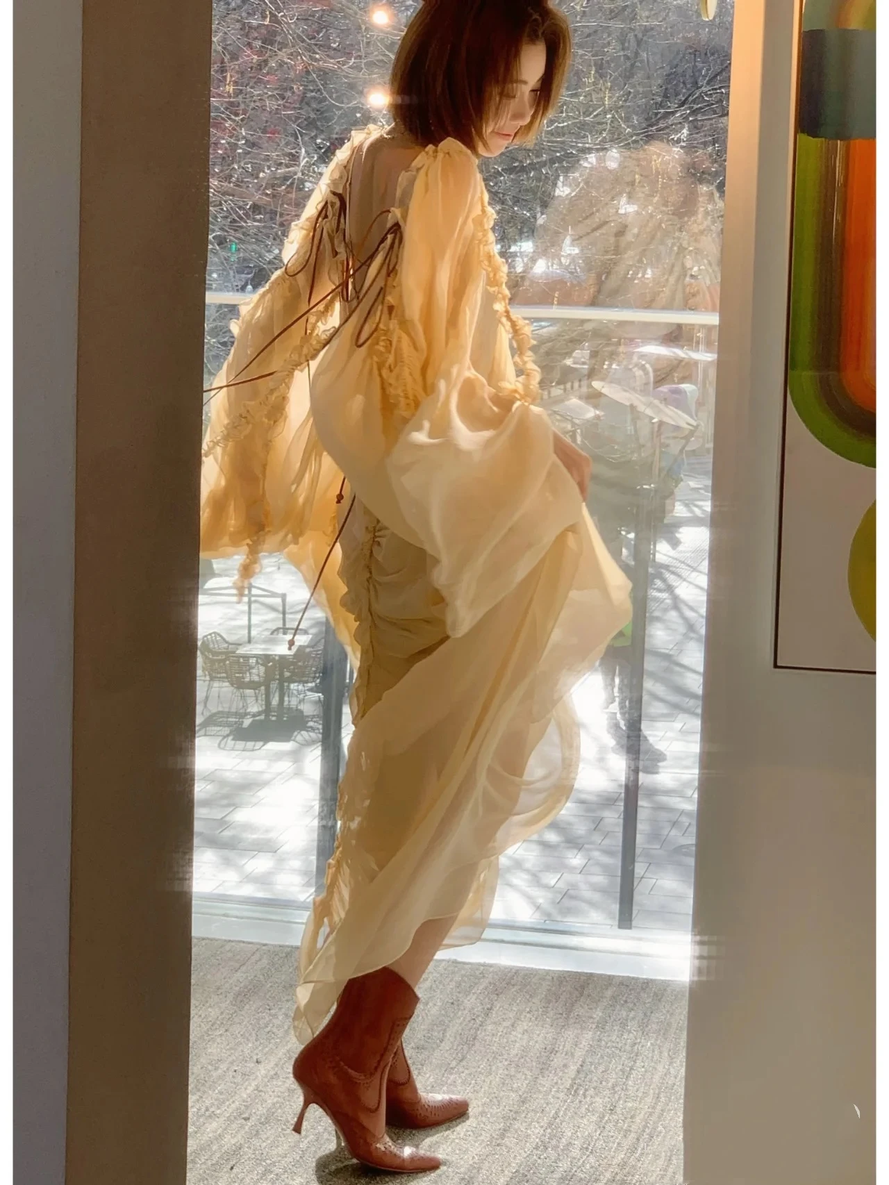 

Платье макси ручной работы с тяжелой вышивкой, деревянными элементами, асимметричным подолом, в стиле фэри, с длинными рукавами, для отдыха