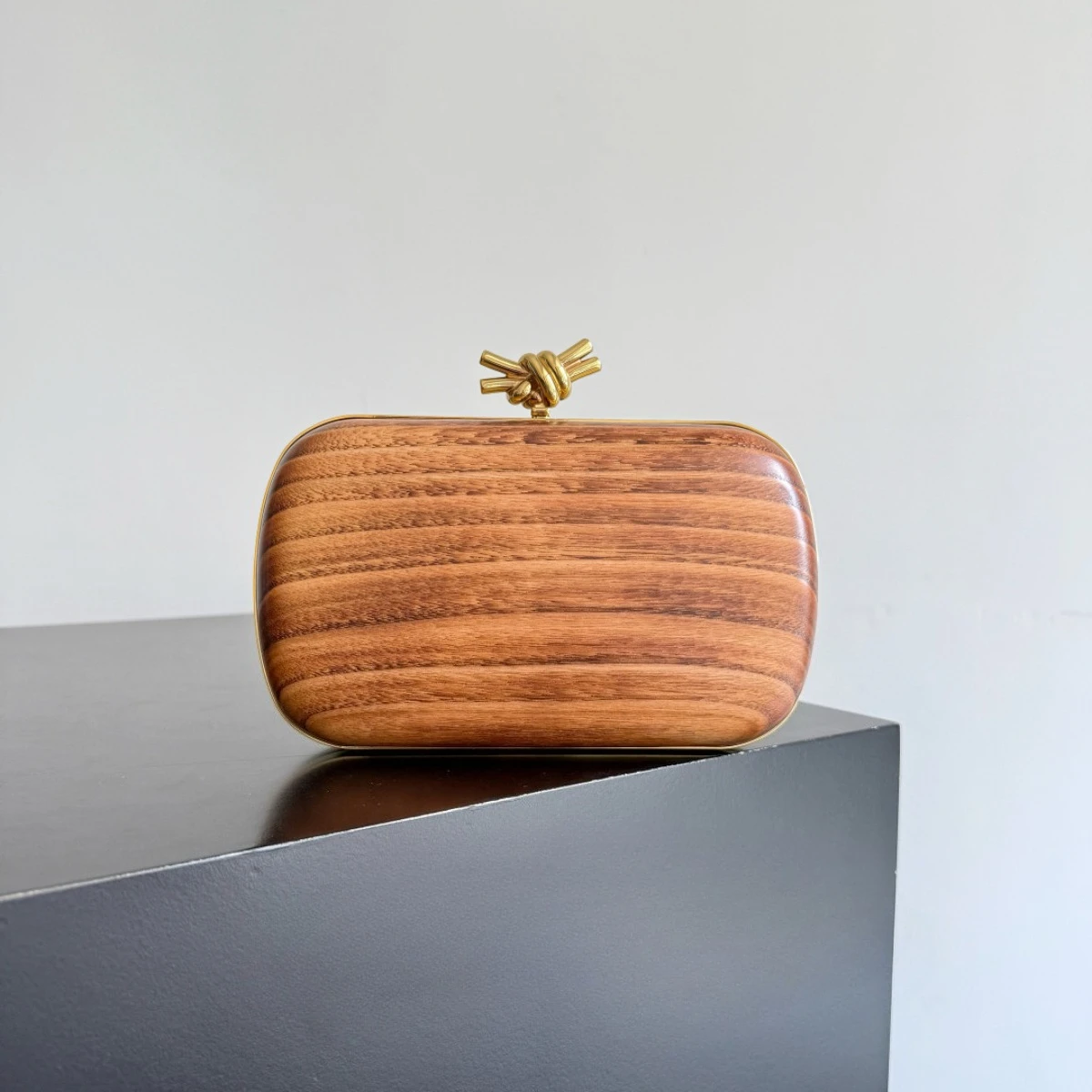 

Luxury Women's Wood Grain Metal Knot Clutch Retro Luxury Evening Handbag Convertible Crossbody Mini Bag for Party & Wedding