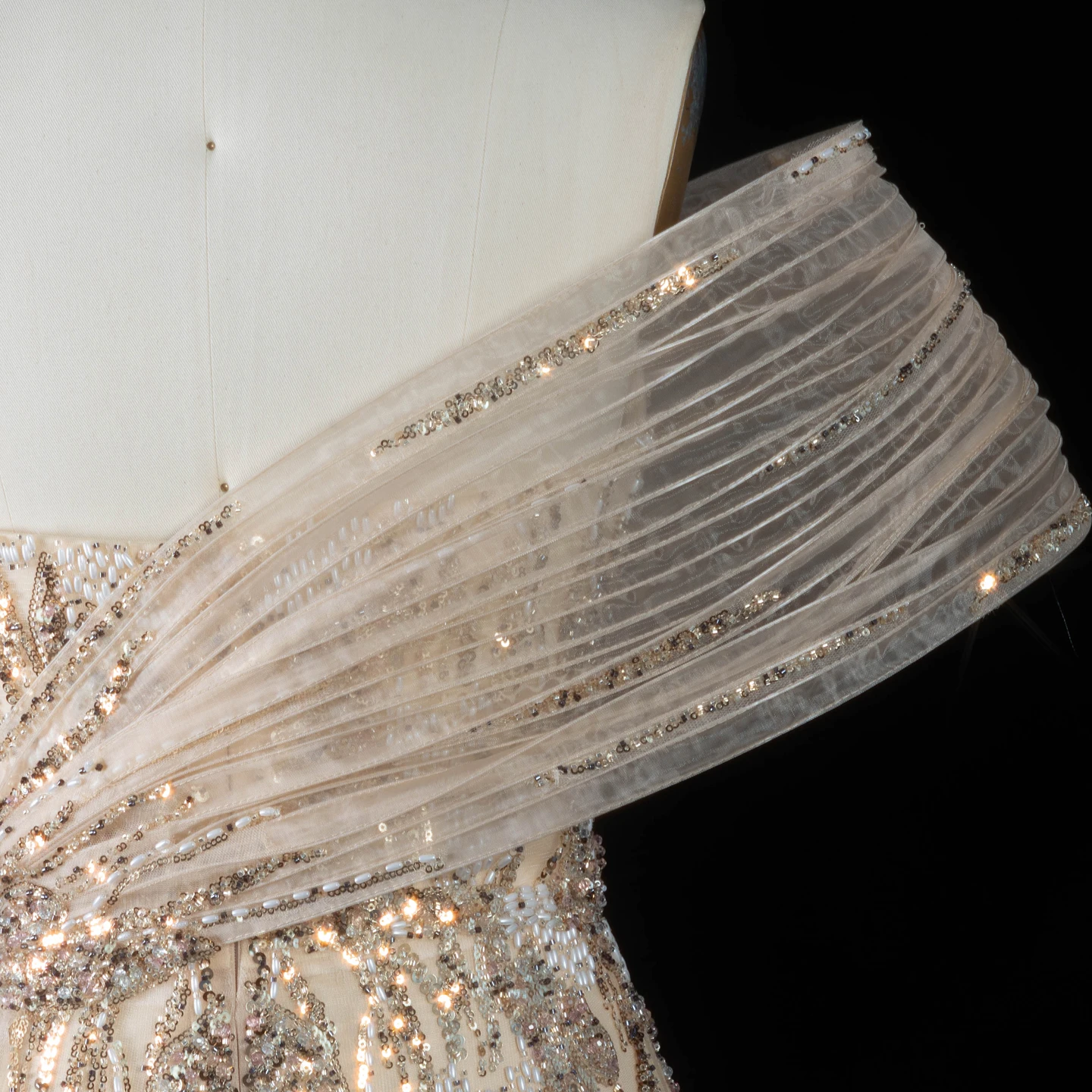 Sharon Said Luxuriöses Champagnerfarbenes One-Shoulder-Abendkleid mit Perlen und Tüllschleppe, Partykleid für Damen SS136, Maßanfertigung – Detail 12