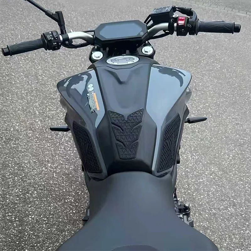 Nueva motocicleta para MT-07 MT 07, almohadilla lateral antiarañazos para tanque de combustible, almohadilla de agarre para rodilla, pegatinas laterales impermeables 2021-2023