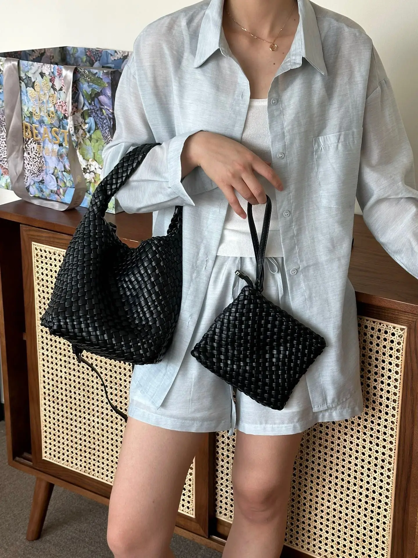

Hanrted Leather Basket Bag Women's Crossbody oulder Bag First Layer Cowhide 2024 New Summer Faion Commuter Bag